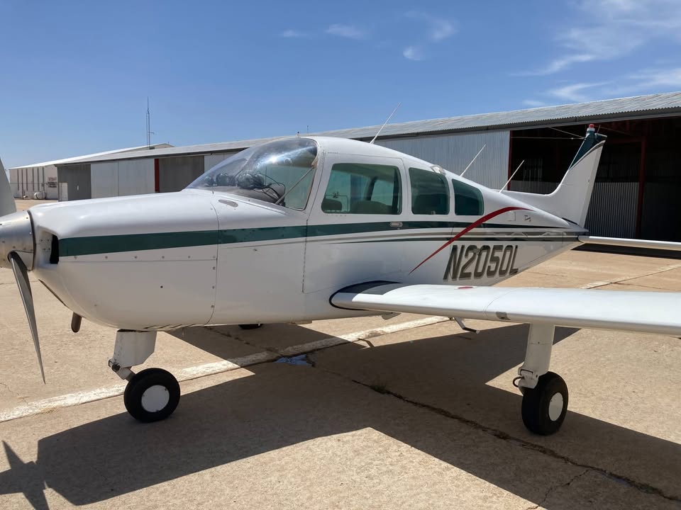 1976 Beechcraft C23 sundowner, photo 2