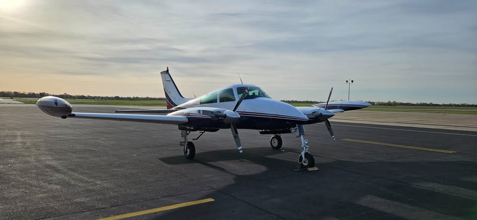 1966 Cessna 310k, photo 2