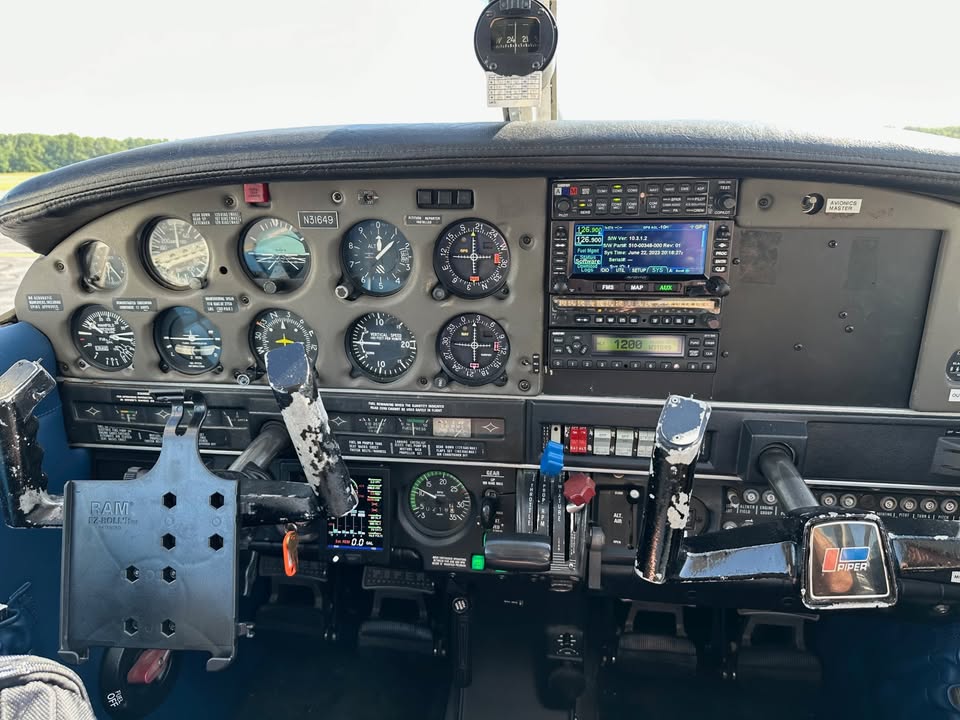 1978 Piper Arrow III (PA-28R-201), photo 2
