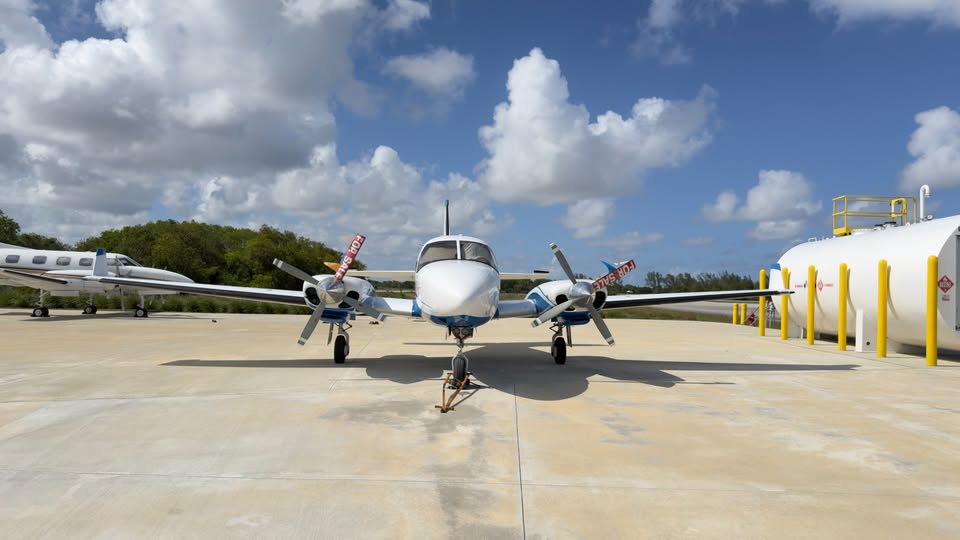 1980 Piper navajo chieftain / panther, photo 2