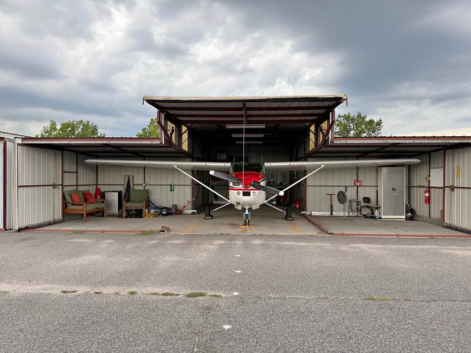 1981 Cessna 182R, photo 1