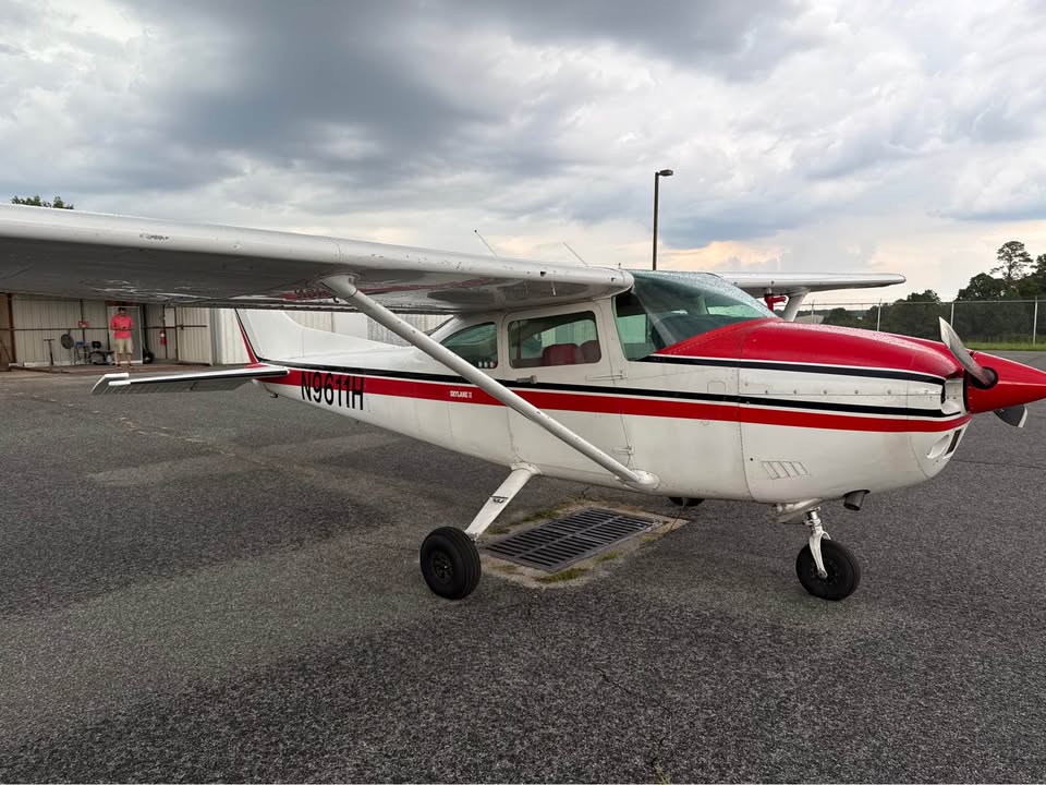 1981 Cessna 182R, photo 2