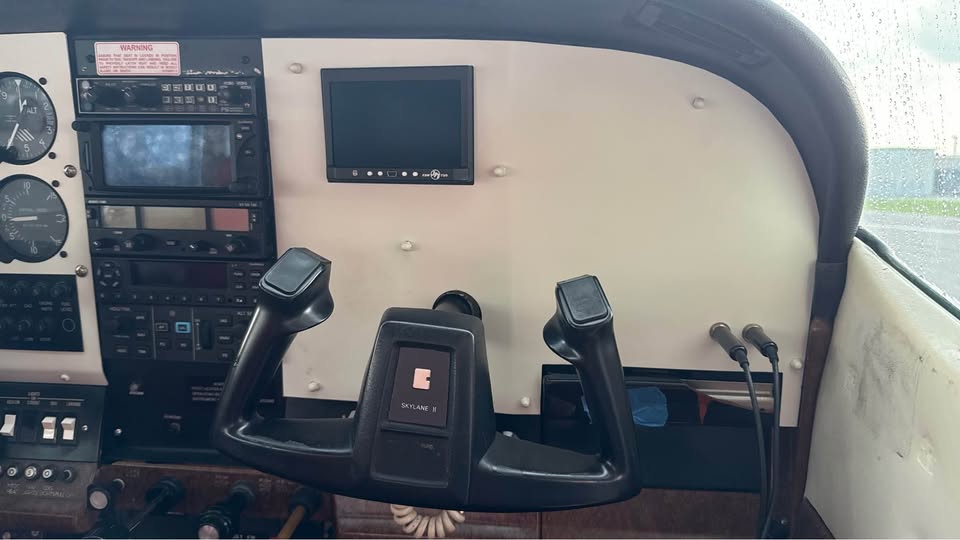 1981 Cessna 182R, photo 13