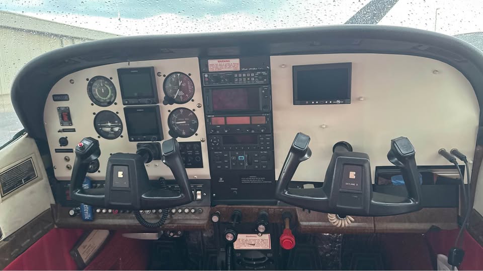 1981 Cessna 182R, photo 11