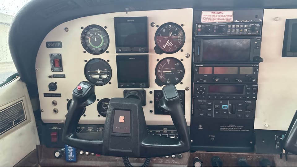 1981 Cessna 182R, photo 12