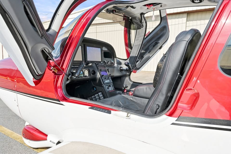 2008 Cirrus SR22 Turbo, photo 4