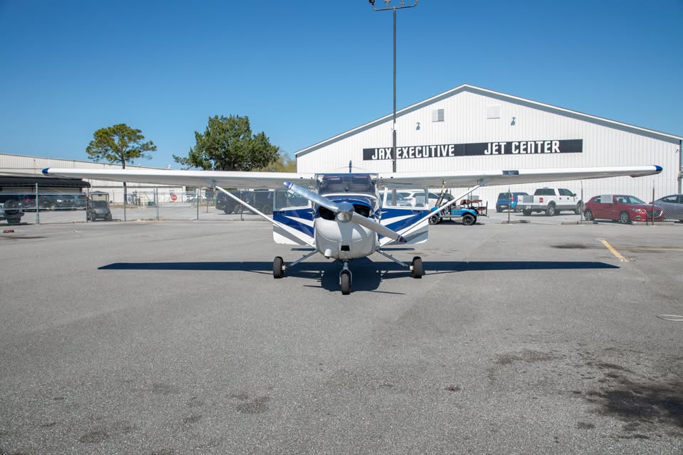 1983 Cessna 172P (Full Glass & Auto-Pilot), photo 2