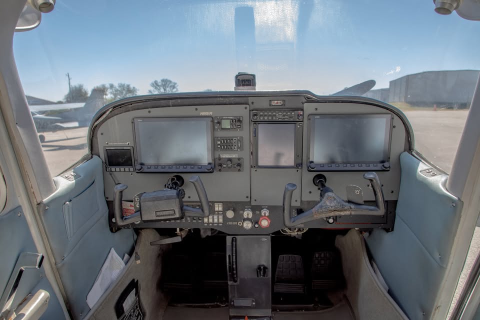 1983 Cessna 172P (Full Glass & Auto-Pilot), photo 4