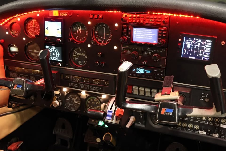 1975 Piper PA28R 200, photo 6