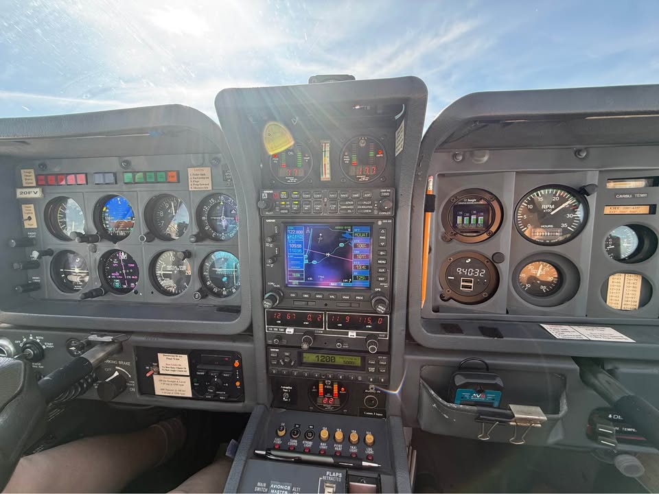 1986 Societe De Construction D'Avions De Tourisme Et D'Affaires Socata Tb-10, photo 2
