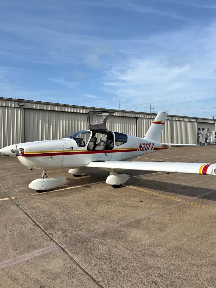 1986 Societe De Construction D'Avions De Tourisme Et D'Affaires Socata Tb-10, photo 1