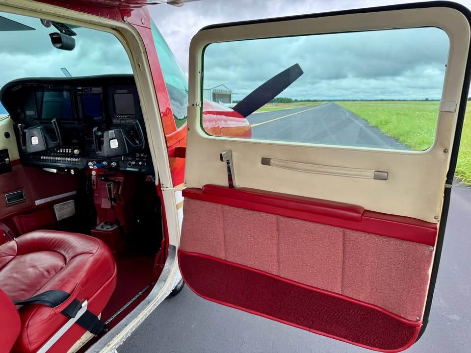 1977 Cessna 210M, photo 10