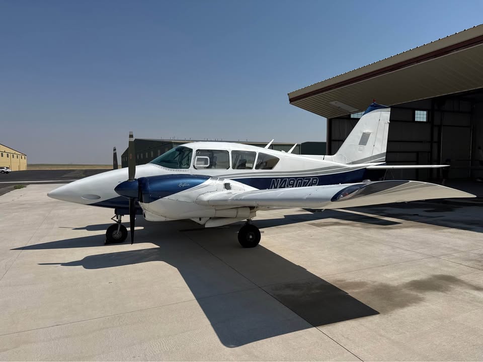 1961 Piper Aztec, photo 3