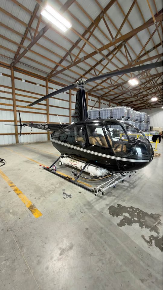 2005 Robinson R44 Helicopter, photo 1