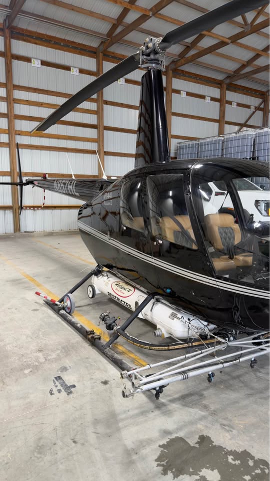 2005 Robinson R44 Helicopter, photo 2