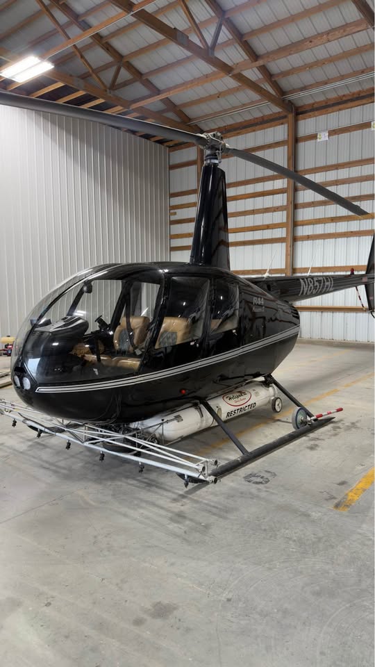 2005 Robinson R44 Helicopter, photo 3