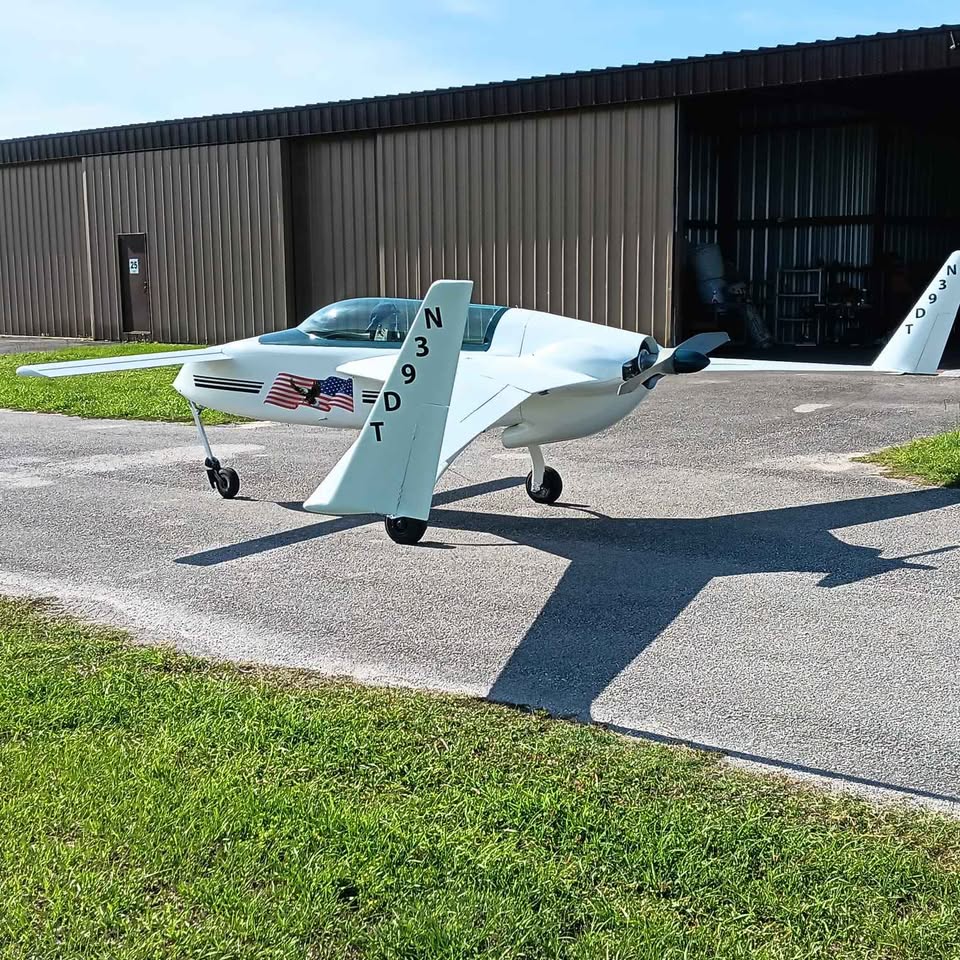 Airplane, photo 2
