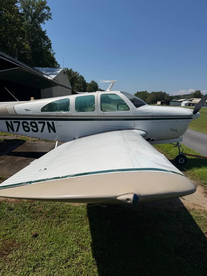 1968 Beechcraft E33, photo 2