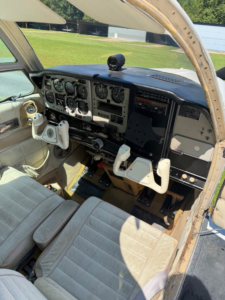 1968 Beechcraft E33, photo 15