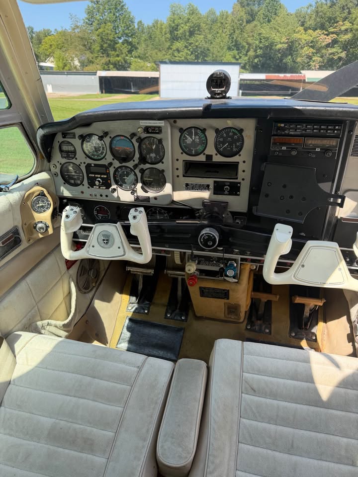 1968 Beechcraft E33, photo 17