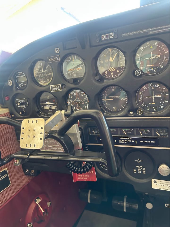 1971 Piper Cherokee PA-28-140, photo 8