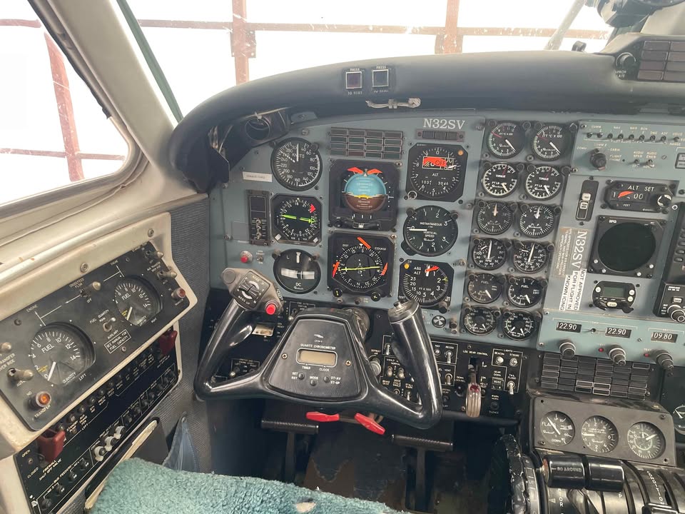 1981 Beechcraft B200, photo 2