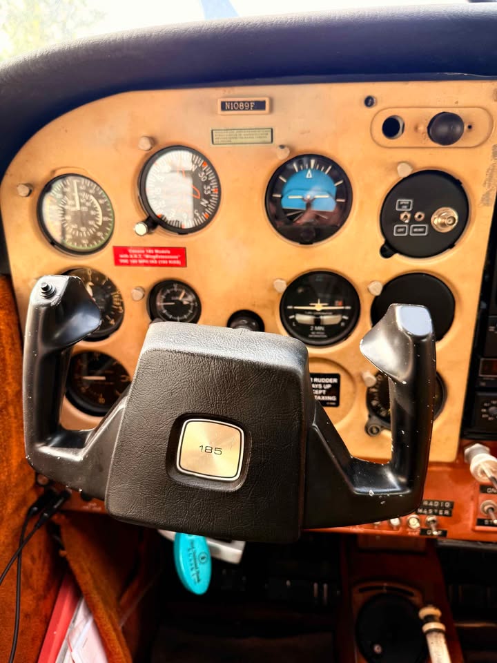 1975 Cessna C185f, photo 6