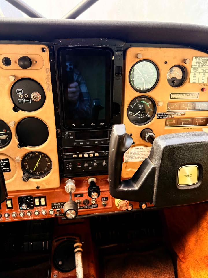1975 Cessna C185f, photo 7