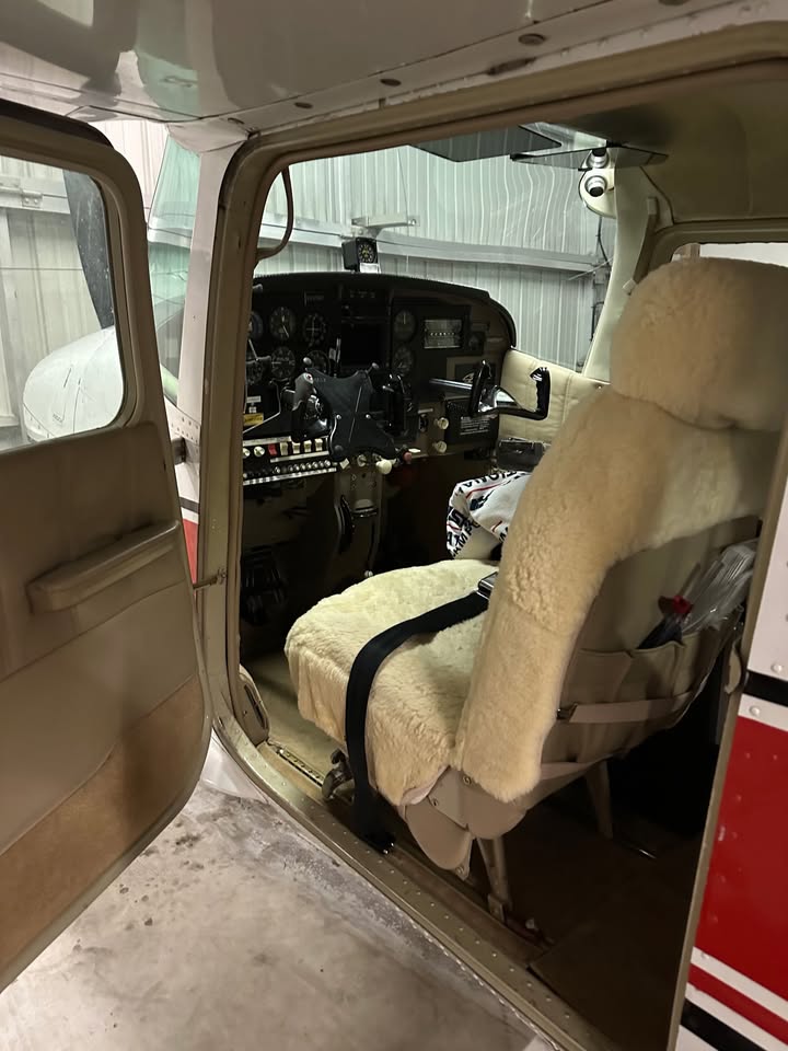 1964 Cessna C182G, photo 10