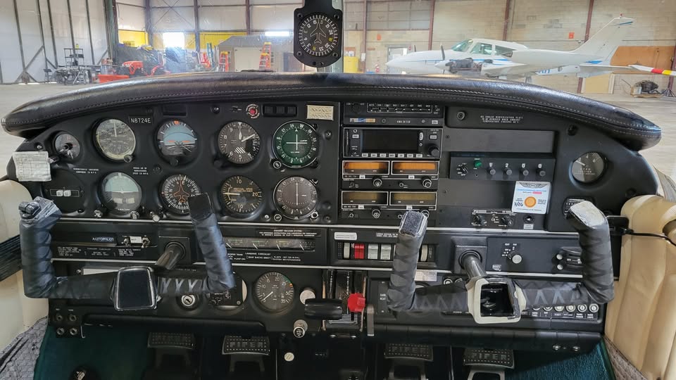 1976 Piper PA28-151 warrior, photo 2