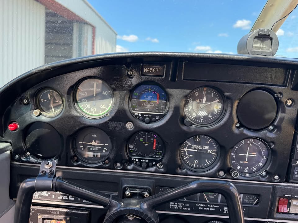 1972 Piper Cherokee PA-28-140, photo 8