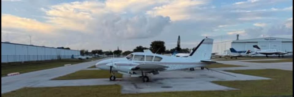 1966 Piper PA-23C Turbo Aztec, photo 2
