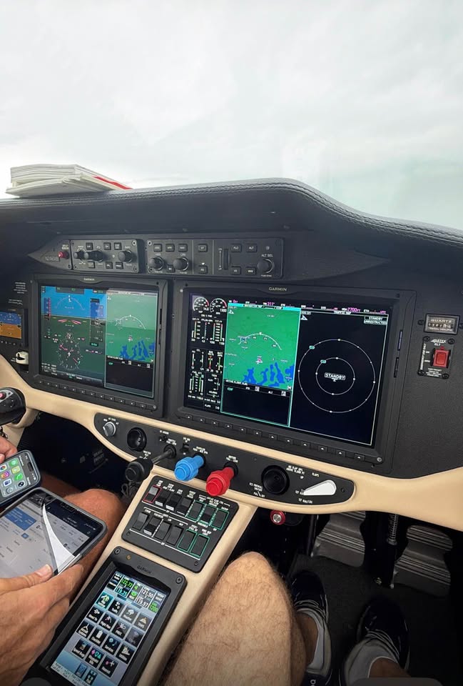 2023 Cirrus/Cessna SR-22 G6, photo 3