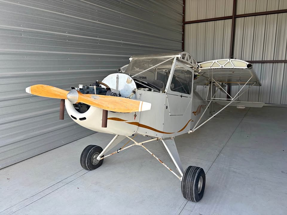 Airplane, photo 1
