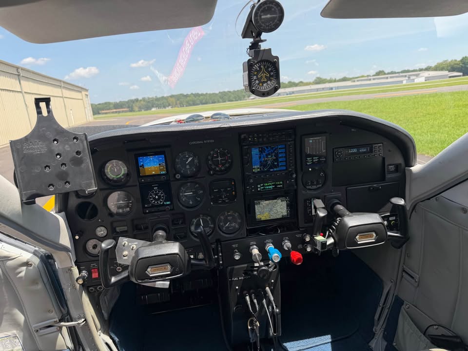 1976 Cessna 177 Cardinal, photo 2
