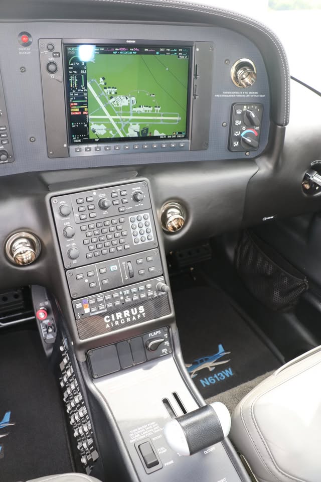 2016 Cirrus SR20, photo 15