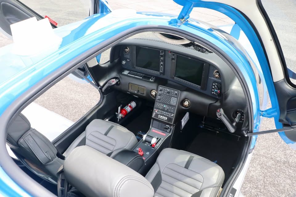 2016 Cirrus SR20, photo 12