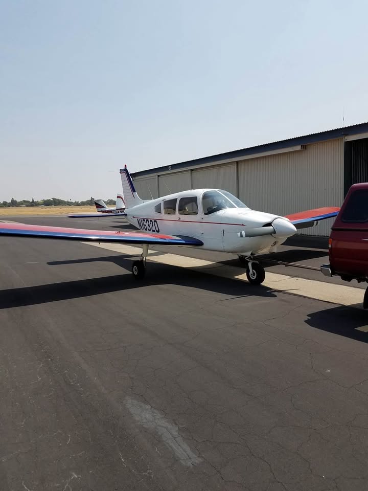 1973 Piper Cherokee Challenger, photo 2