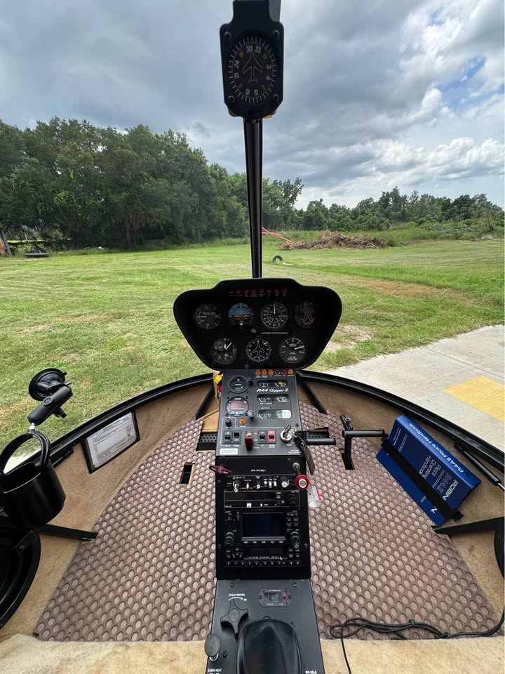 2008 Robinson R44 Clipper II, photo 8