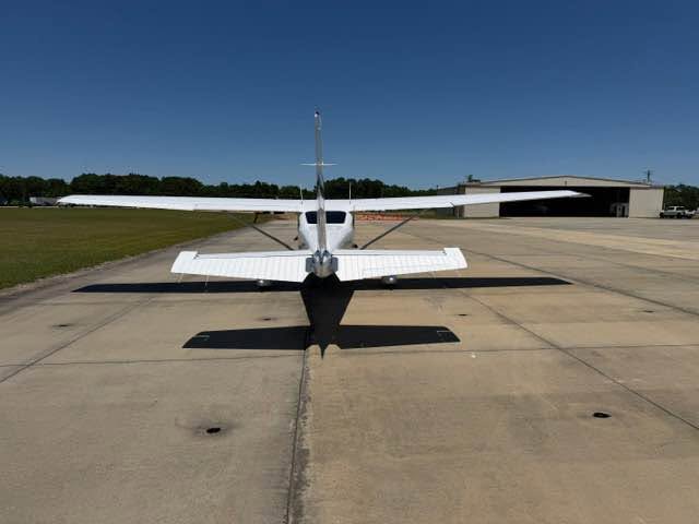 2005 Cessna 182, photo 2