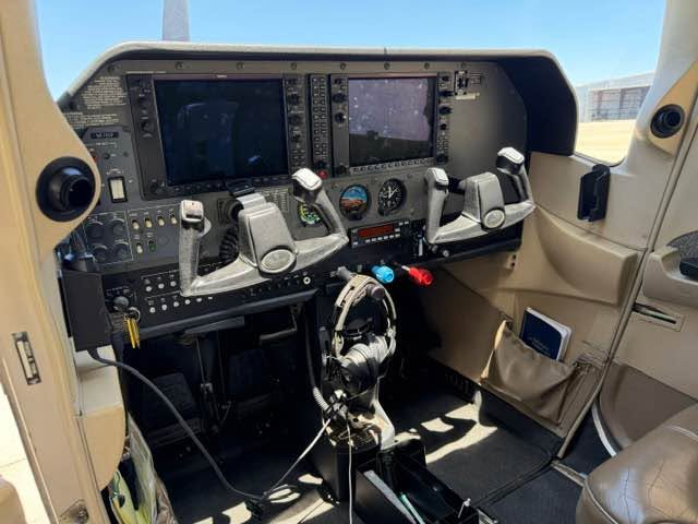 2005 Cessna 182, photo 5