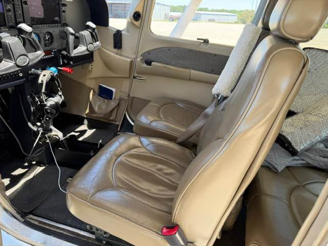 2005 Cessna 182, photo 6