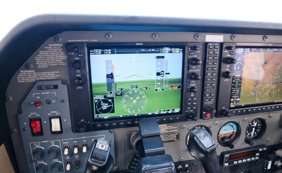 2004 Cessna 182T Skylane, photo 13
