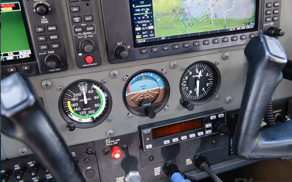2004 Cessna 182T Skylane, photo 11