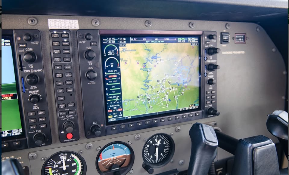 2004 Cessna 182T Skylane, photo 12