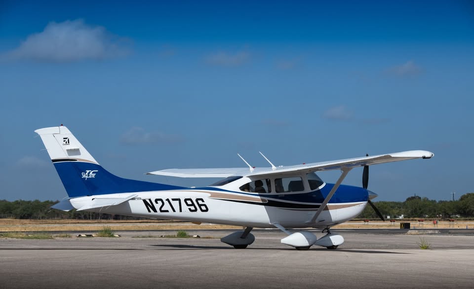 2004 Cessna 182T Skylane, photo 2