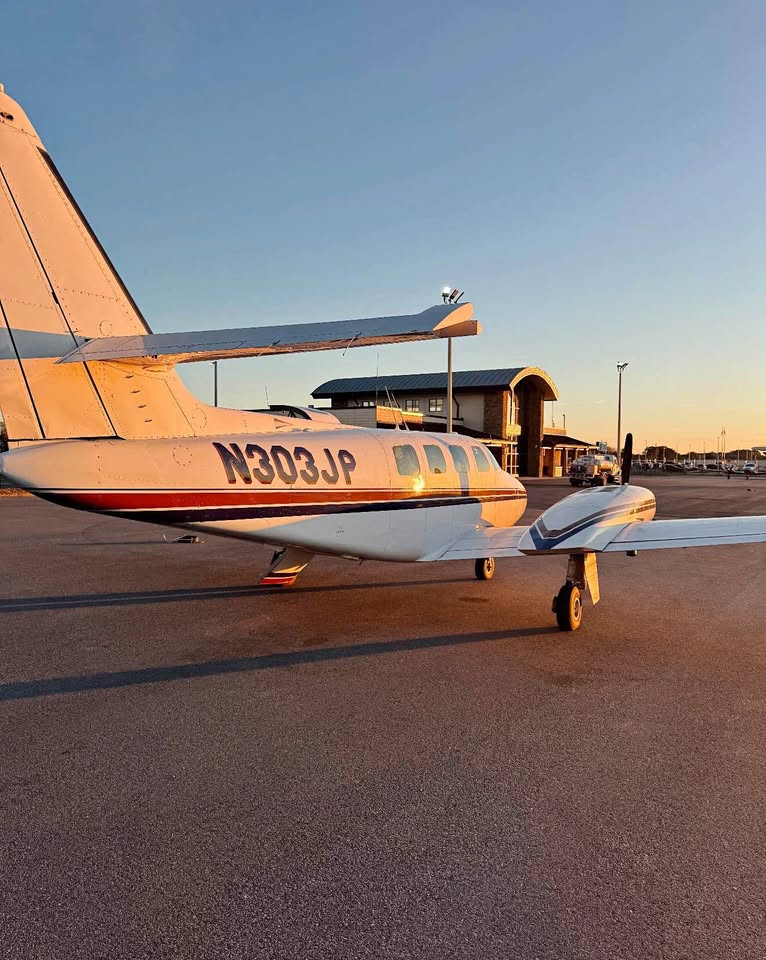 1983 Cessna 303 crusader, photo 1