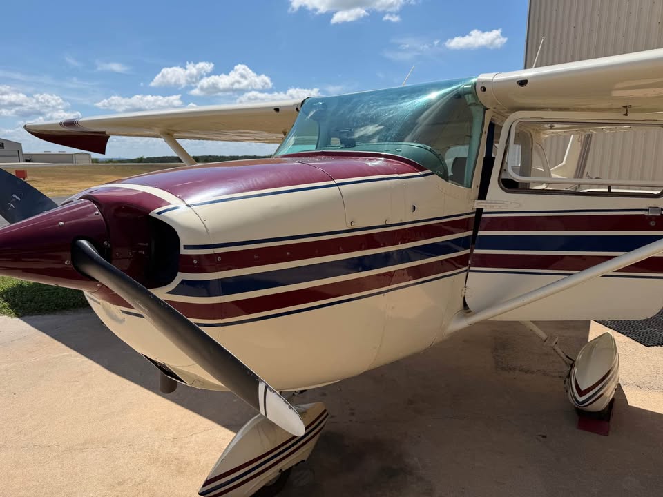 1968 Cessna 172, photo 2