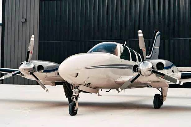 1979 Beechcraft Baron 58TC, photo 1