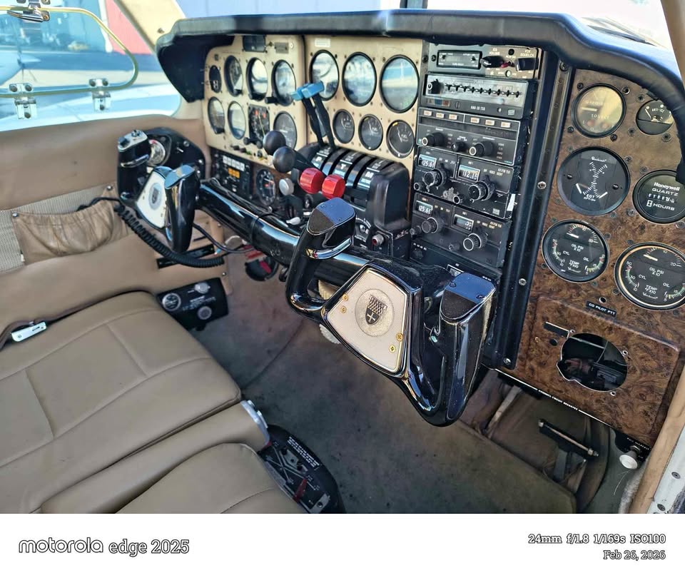 Beechcraft beech craft 1971 B55, photo 1